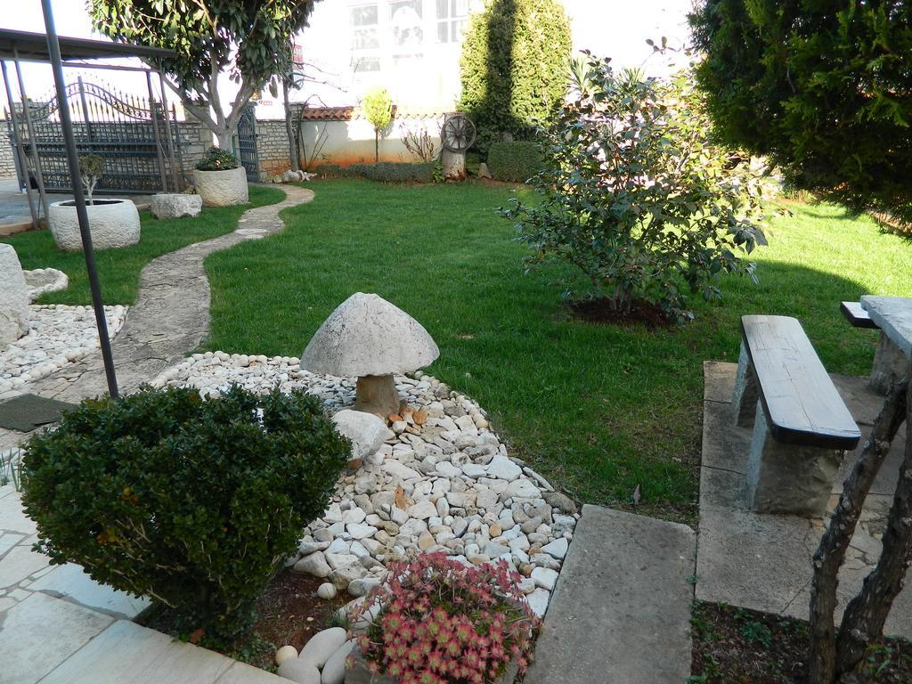 Apartmani Villa Otilija Porec Exterior photo